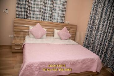 Mojo Apartment, Tema