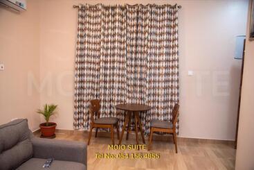 Mojo Apartment, Tema