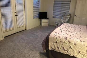 3 En Suite Bedrooms!! Spacious 2 Story Townhome With Pool And Spa + 2 Car Garage