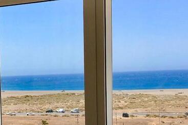 Beautiful Renovated Beach House With Panoramic Seaviews