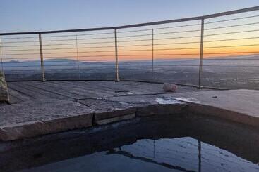 Earthship Retreat + 2 Spas + Incredible Views