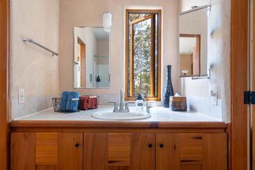 Earthship Retreat + 2 Spas + Incredible Views