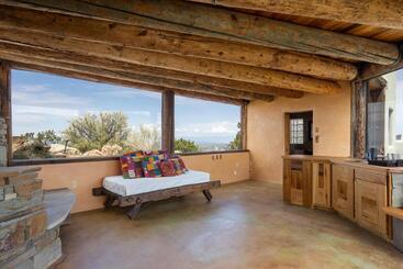 Earthship Retreat + 2 Spas + Incredible Views