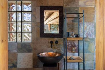 Earthship Retreat + 2 Spas + Incredible Views