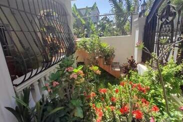 Hermosa Casa Urbanización Jardines Del Norte