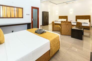هتل Polhena Grand Resort & Banquet
