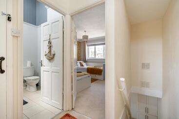 Onyx Bay   Whole Apartment   Wifi   Beach   2 Bed   Broadstairs Town