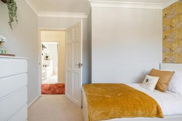 Onyx Bay   Whole Apartment   Wifi   Beach   2 Bed   Broadstairs Town