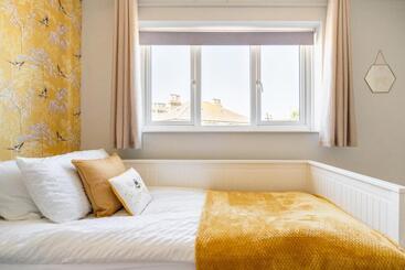 Onyx Bay   Whole Apartment   Wifi   Beach   2 Bed   Broadstairs Town