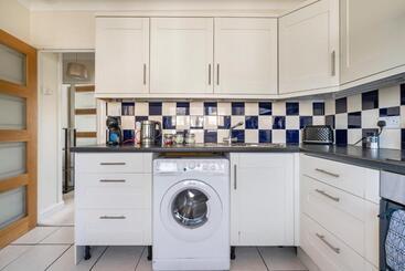 Onyx Bay   Whole Apartment   Wifi   Beach   2 Bed   Broadstairs Town