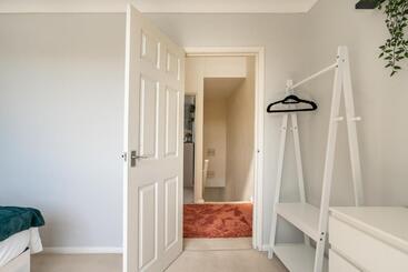 Onyx Bay   Whole Apartment   Wifi   Beach   2 Bed   Broadstairs Town