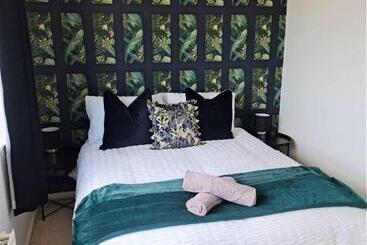 Onyx Bay   Whole Apartment   Wifi   Beach   2 Bed   Broadstairs Town