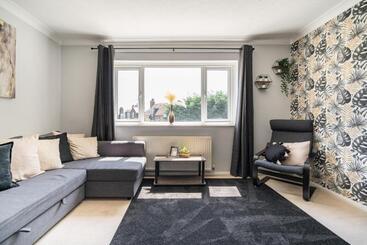 Onyx Bay   Whole Apartment   Wifi   Beach   2 Bed   Broadstairs Town