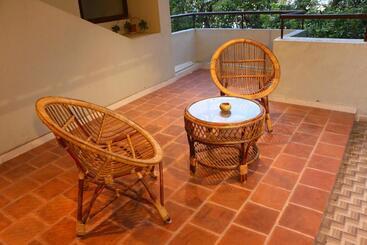 Penthouse 2bhk With Bathtub And Terrace