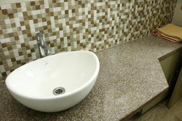 Penthouse 2bhk With Bathtub And Terrace