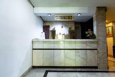 Urbanview Hotel P Residence Asemka