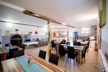 تختخواب و صبحانه Guesthouse Prenočišča širec