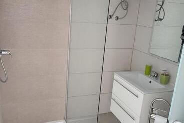 تختخواب و صبحانه Guesthouse Prenočišča širec