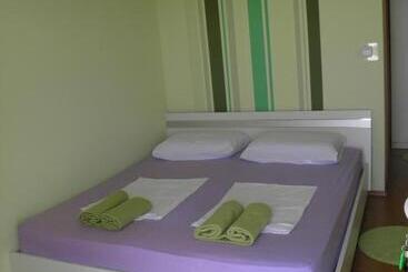 تختخواب و صبحانه Guesthouse Prenočišča širec
