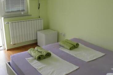 تختخواب و صبحانه Guesthouse Prenočišča širec