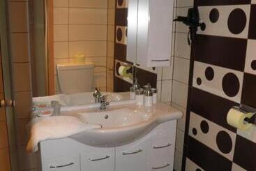 تختخواب و صبحانه Guesthouse Prenočišča širec