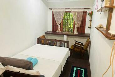 تختخواب و صبحانه Thaaaru Villa