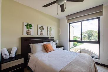Cr Mariposa Rentals Cozy Retreat With Pool,tennis,gym,free Wifi - Santa Ana