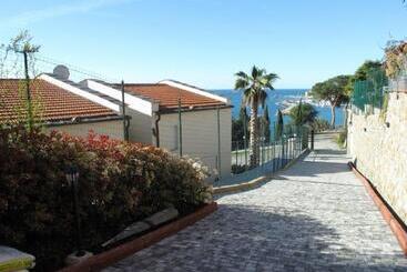 هتل Agriturismo La Tuffatrice