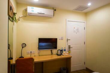 هتل Home Inn Bengbu Railway Station