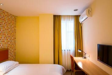 هتل Home Inn Bengbu Railway Station
