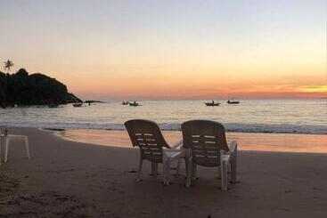 هتل Monkey Beach