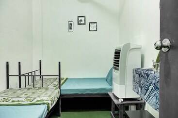 هتل Spot On 90432 Brilliant Home