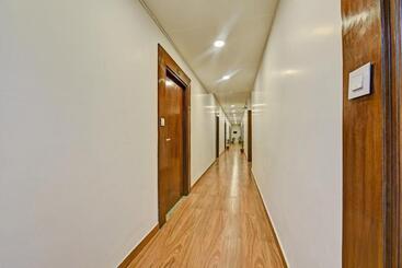 هتل Townhouse 801 The Circle