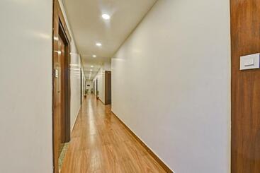 هتل Townhouse 801 The Circle