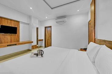 هتل Townhouse 801 The Circle