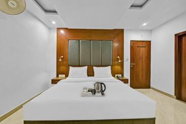 هتل Townhouse 801 The Circle