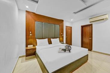 هتل Townhouse 801 The Circle