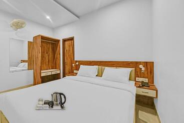 هتل Townhouse 801 The Circle