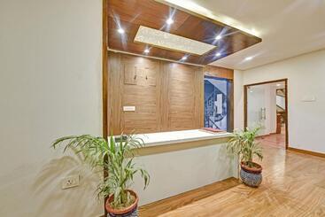 هتل Townhouse 801 The Circle
