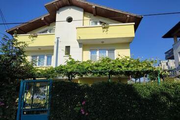 膳宿费 къща за гости василеви синеморец   Guest House Vasilevi Sinemorets