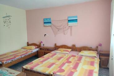 膳宿费 къща за гости василеви синеморец   Guest House Vasilevi Sinemorets