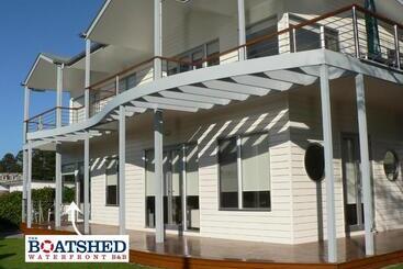 The Boatshed Waterfront B&b