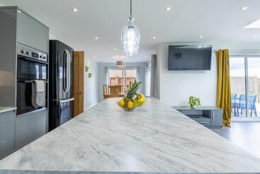 The Orchard   Spacious 5 Bed