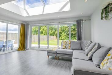 The Orchard   Spacious 5 Bed