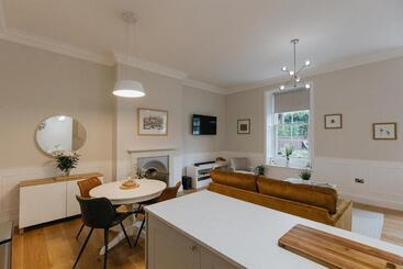 Wensleydale, Old Schools Ground Floor Luxury Apartment In Richmond, North Yorkshire