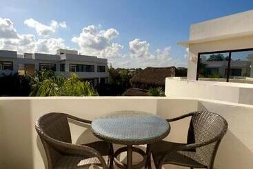 Amazing Luxury Penthouse With Sunset,sunrise View, Private Jacuzzi And Rooftop Pool