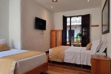 هتل Boutique La Leyenda 1860