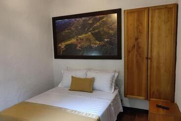هتل Boutique La Leyenda 1860
