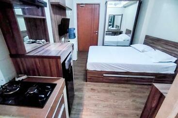 هتل Redliving Apartemen Green Lake View Ciputat   Juragan Rooms Tower B With Fast Wifi