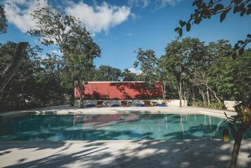 هتل Wakax Hacienda  Cenote & Boutique